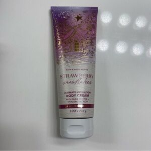 Bath & Body Works Strawberry Snowflakes 8 oz Ultimate Hydration Body Cream. New